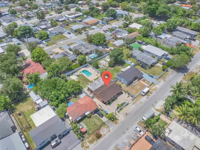 Продажа дома по адресу 3030 NW 90th St - фото 9373135