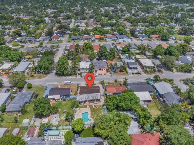 Продажа дома по адресу 3030 NW 90th St - фото 9373137