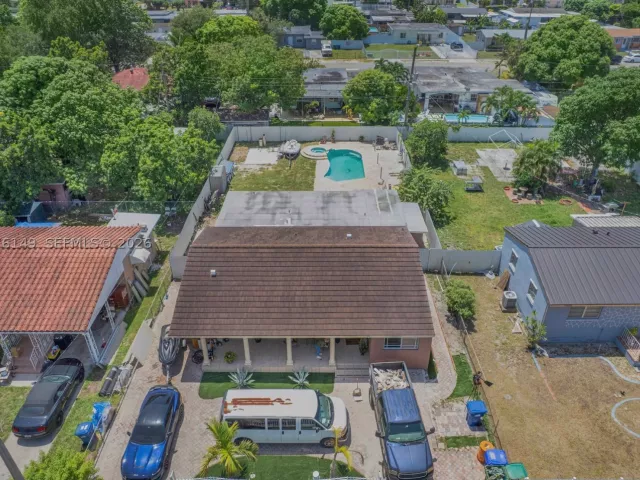 Продажа дома по адресу 3030 NW 90th St - фото 9373102