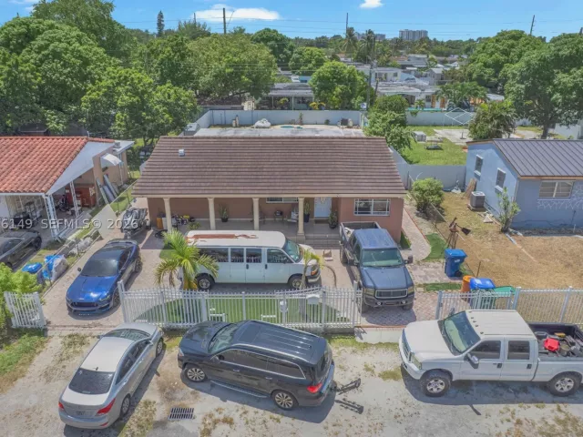 Продажа дома по адресу 3030 NW 90th St - фото 9373103