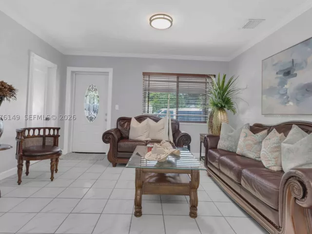 Продажа дома по адресу 3030 NW 90th St - фото 9373105