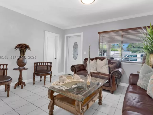 Продажа дома по адресу 3030 NW 90th St - фото 9373106