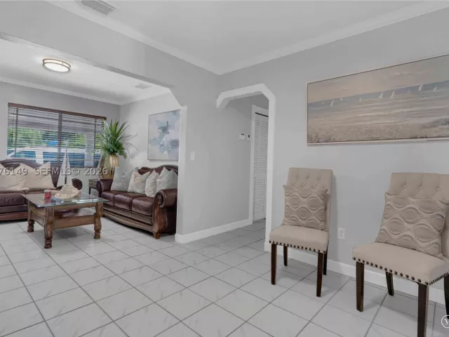 Продажа дома по адресу 3030 NW 90th St - фото 9373107