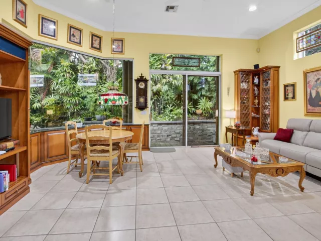 Продажа дома по адресу 6295 NW 43RD Terrace - фото 9379588
