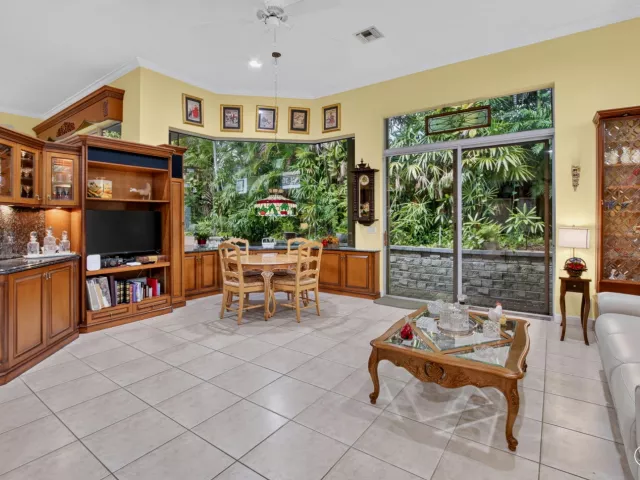 Продажа дома по адресу 6295 NW 43RD Terrace - фото 9379589