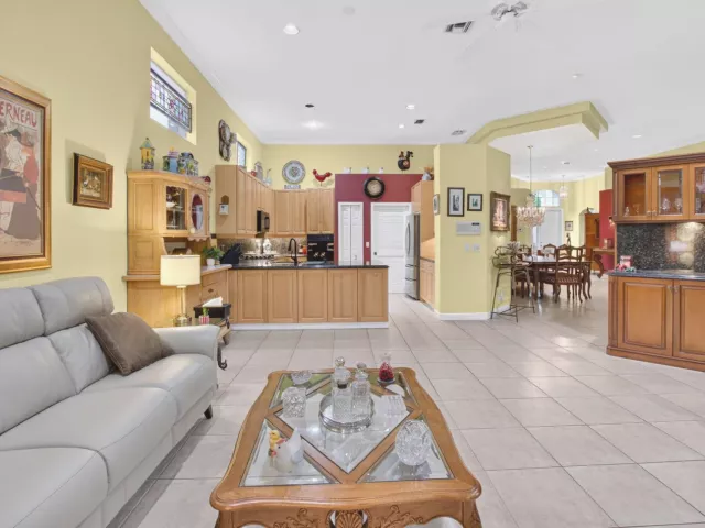 Продажа дома по адресу 6295 NW 43RD Terrace - фото 9379591
