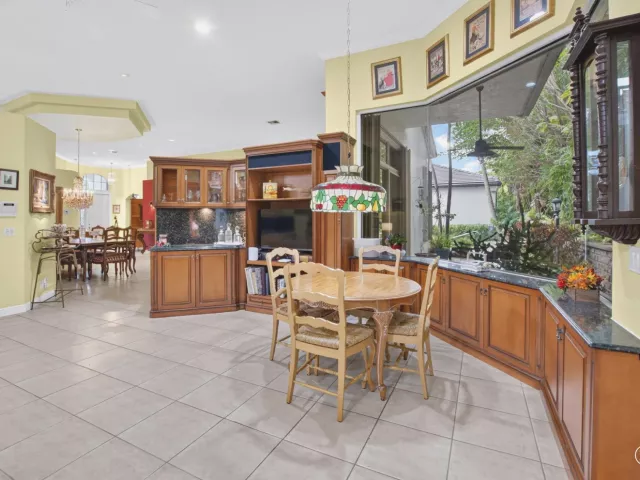 Продажа дома по адресу 6295 NW 43RD Terrace - фото 9379592
