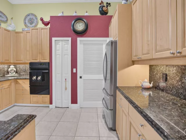Продажа дома по адресу 6295 NW 43RD Terrace - фото 9379594
