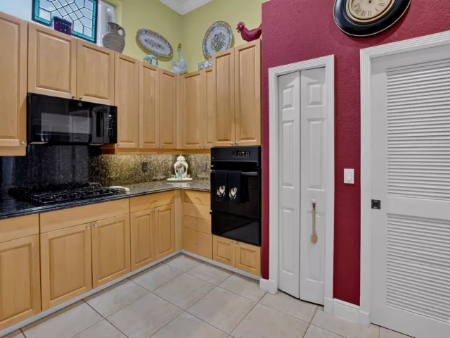 Продажа дома по адресу 6295 NW 43RD Terrace - фото 9379595