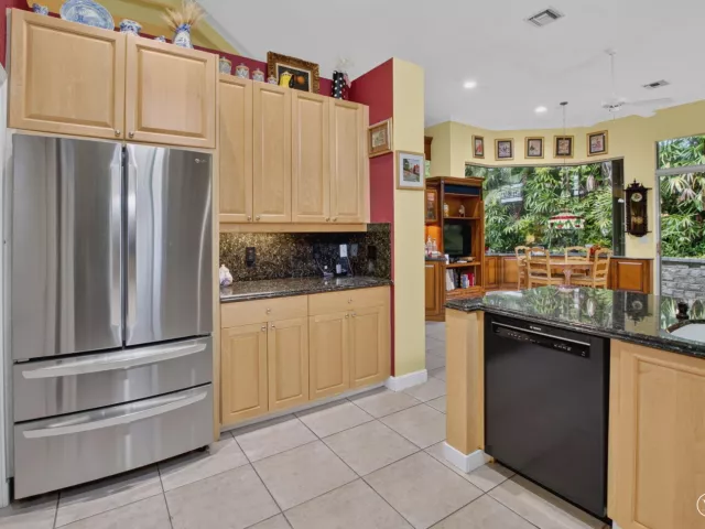Продажа дома по адресу 6295 NW 43RD Terrace - фото 9379597