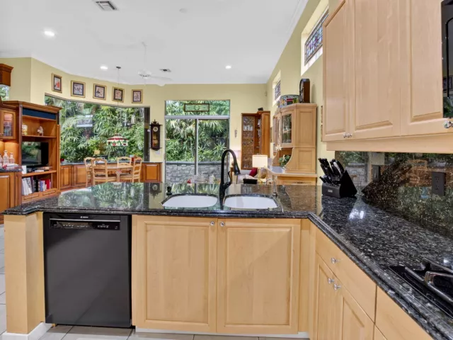 Продажа дома по адресу 6295 NW 43RD Terrace - фото 9379598