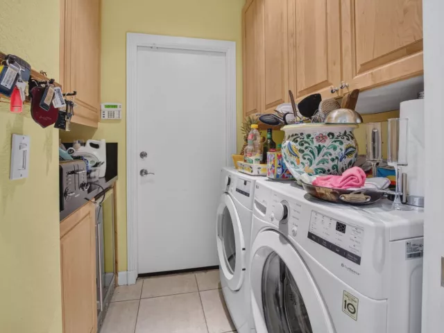 Продажа дома по адресу 6295 NW 43RD Terrace - фото 9379599