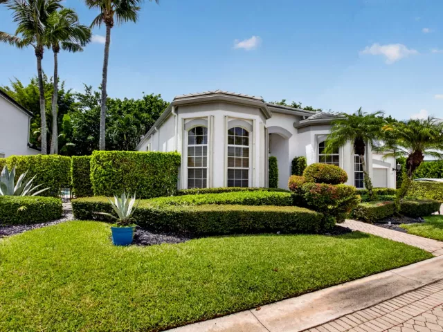 Продажа дома по адресу 6295 NW 43RD Terrace - фото 9379574