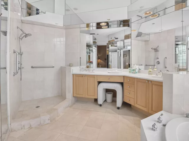 Продажа дома по адресу 6295 NW 43RD Terrace - фото 9379603