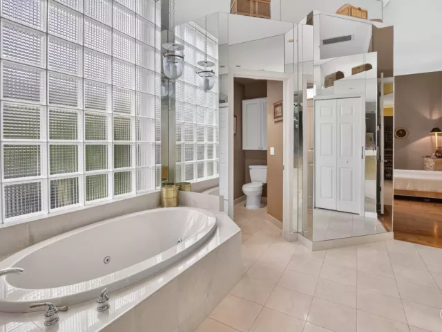 Продажа дома по адресу 6295 NW 43RD Terrace - фото 9379604