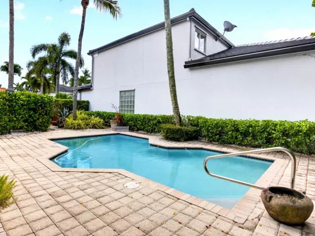 Продажа дома по адресу 6295 NW 43RD Terrace - фото 9379609