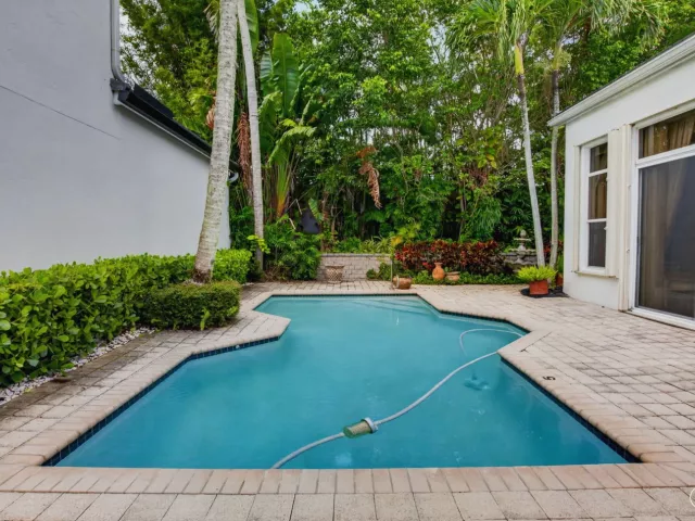 Продажа дома по адресу 6295 NW 43RD Terrace - фото 9379610