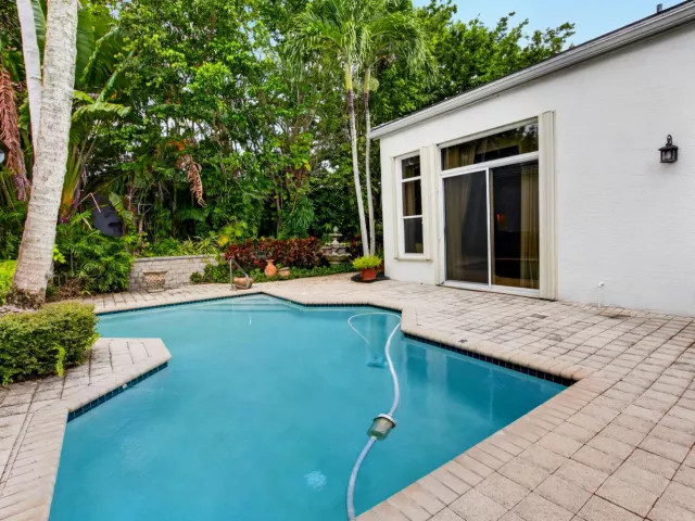 Продажа дома по адресу 6295 NW 43RD Terrace - фото 9379611