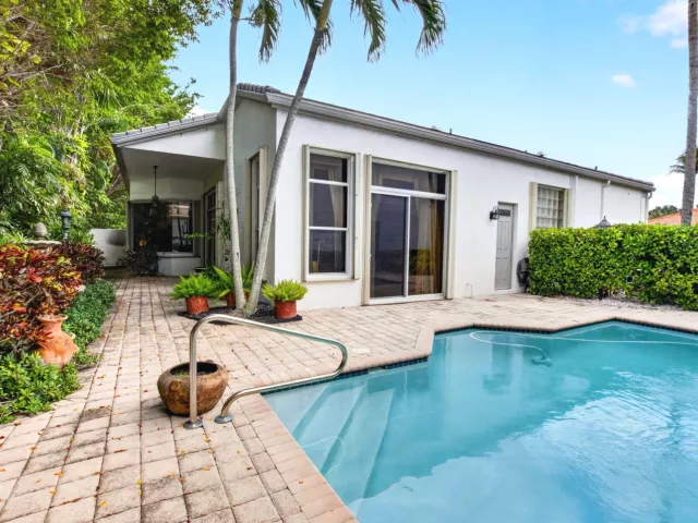 Продажа дома по адресу 6295 NW 43RD Terrace - фото 9379612
