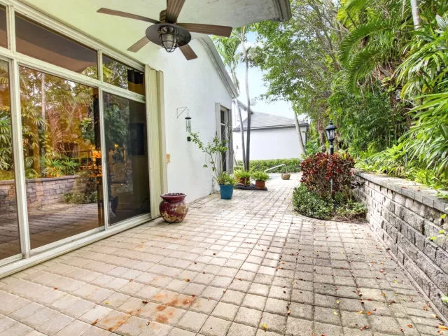 Продажа дома по адресу 6295 NW 43RD Terrace - фото 9379614