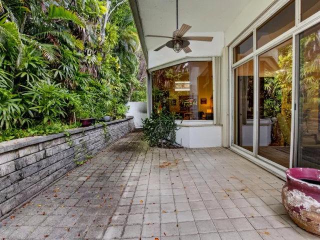 Продажа дома по адресу 6295 NW 43RD Terrace - фото 9379615