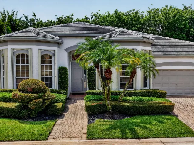 Продажа дома по адресу 6295 NW 43RD Terrace - фото 9379616