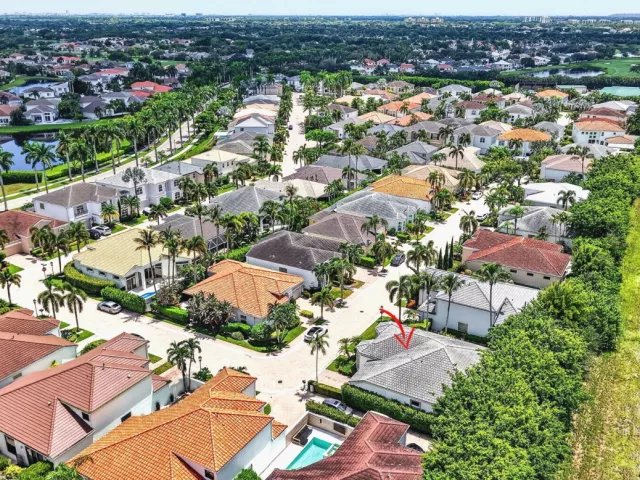 Продажа дома по адресу 6295 NW 43RD Terrace - фото 9379620