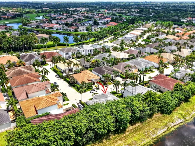 Продажа дома по адресу 6295 NW 43RD Terrace - фото 9379621