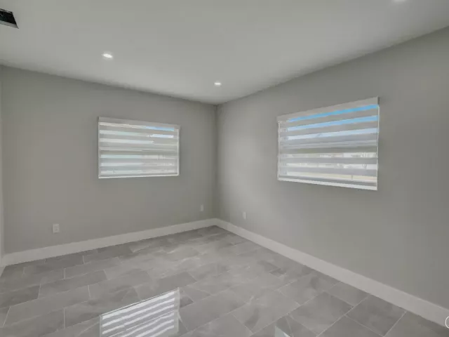 Продажа дома по адресу 520 SW 13TH Place - фото 9373417