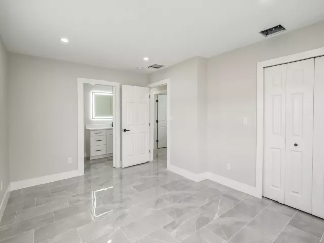 Продажа дома по адресу 520 SW 13TH Place - фото 9373418