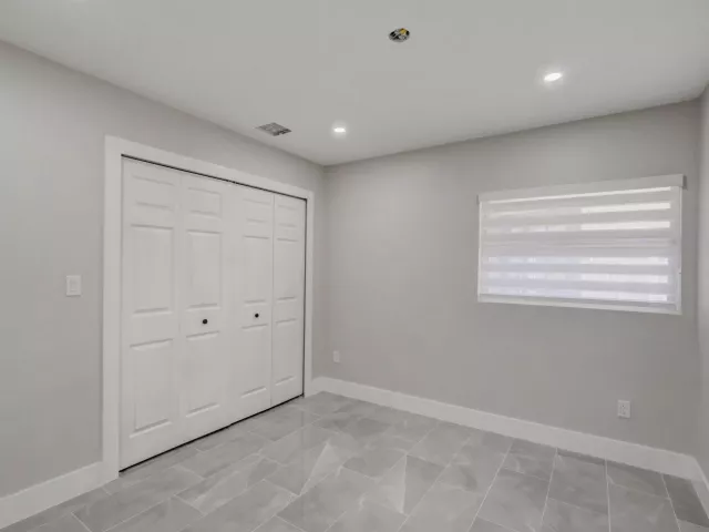 Продажа дома по адресу 520 SW 13TH Place - фото 9373422