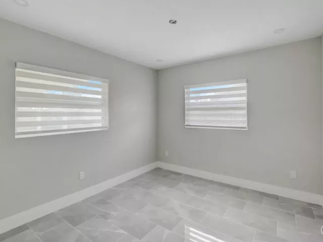 Продажа дома по адресу 520 SW 13TH Place - фото 9373424