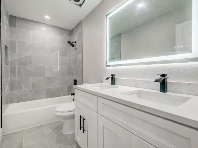 Продажа дома по адресу 520 SW 13TH Place - фото 9373426