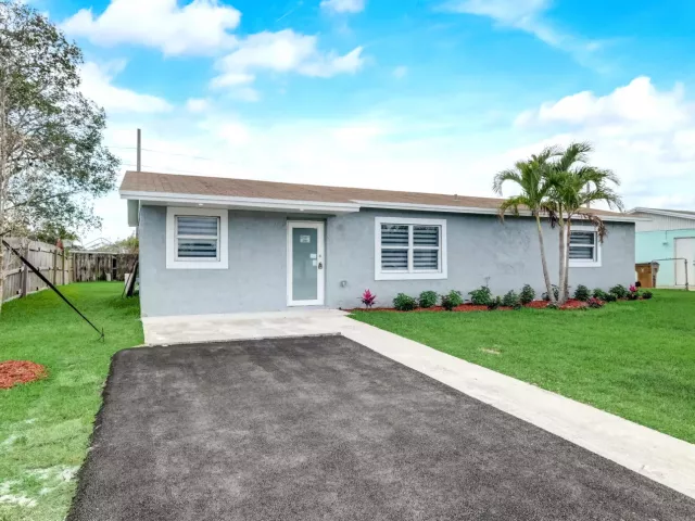 Продажа дома по адресу 520 SW 13TH Place - фото 9373409