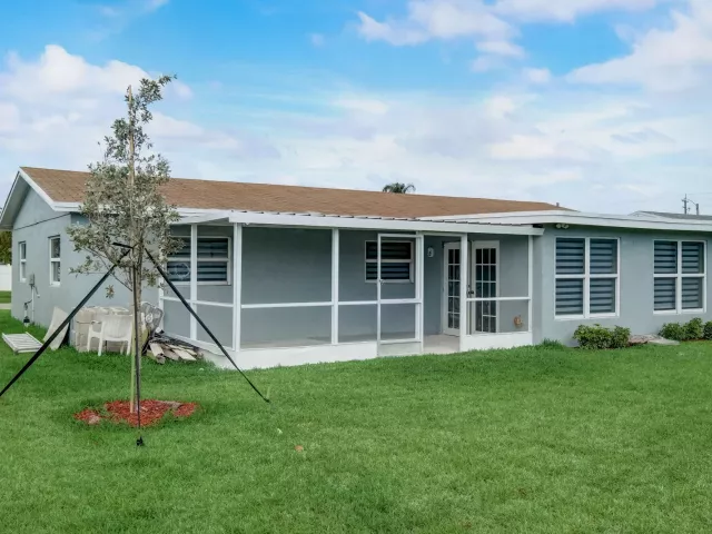 Продажа дома по адресу 520 SW 13TH Place - фото 9373430