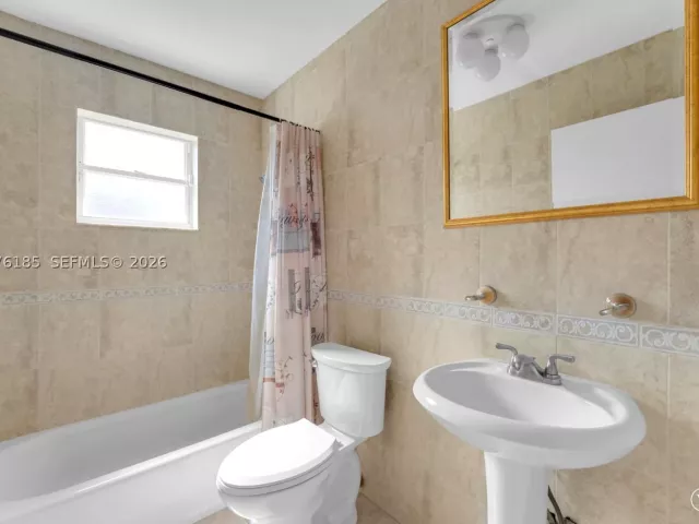 Дом в аренду по адресу 9835 SW 56th St 0 - фото 9373638