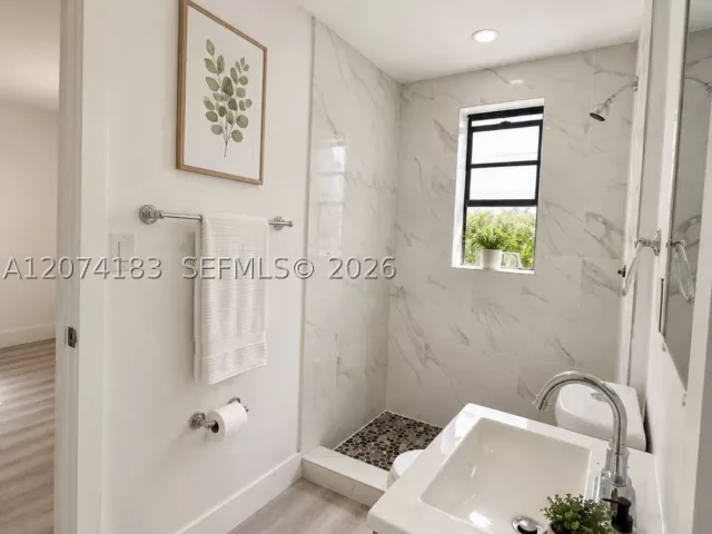 Продажа дома по адресу 3351 NW 52nd St - фото 9374110