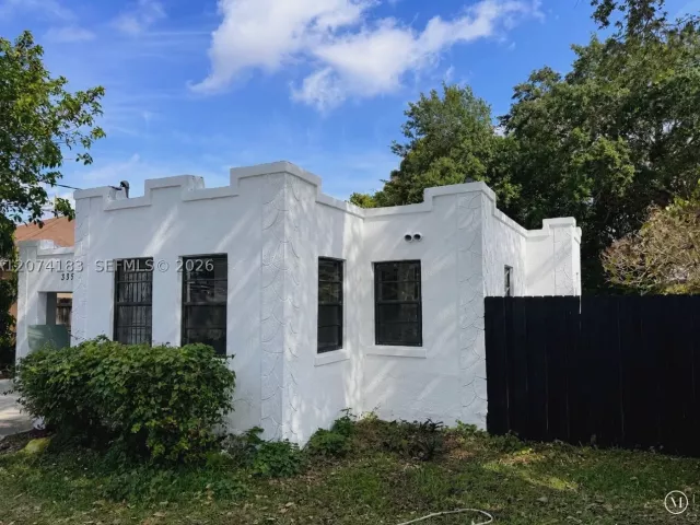 Продажа дома по адресу 3351 NW 52nd St - фото 9374096