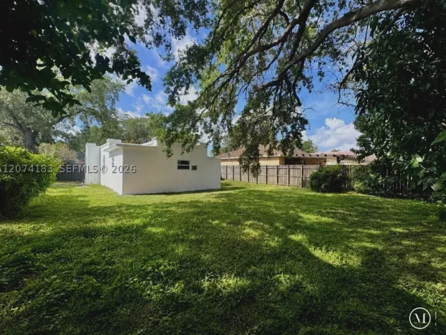 Продажа дома по адресу 3351 NW 52nd St - фото 9374115