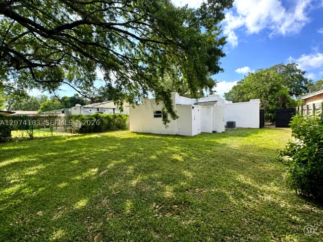 Продажа дома по адресу 3351 NW 52nd St - фото 9374116