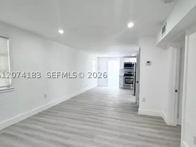Продажа дома по адресу 3351 NW 52nd St - фото 9374099