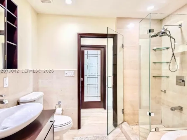Продажа дома по адресу 3864 NE 167th St 5 - фото 9374215