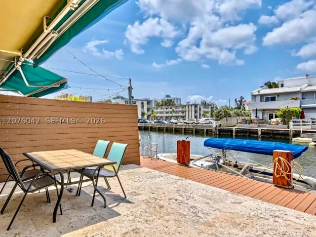 Продажа дома по адресу 3864 NE 167th St 5 - фото 9374198