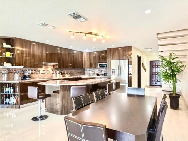 Продажа дома по адресу 3864 NE 167th St 5 - фото 9374202