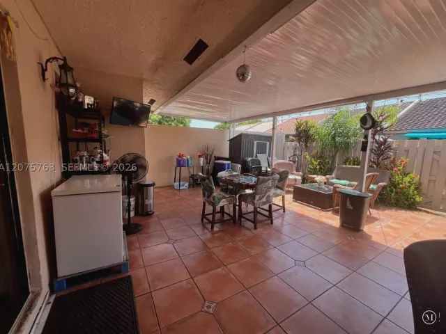Продажа дома по адресу 6028 SW 147th Pl - фото 9374160