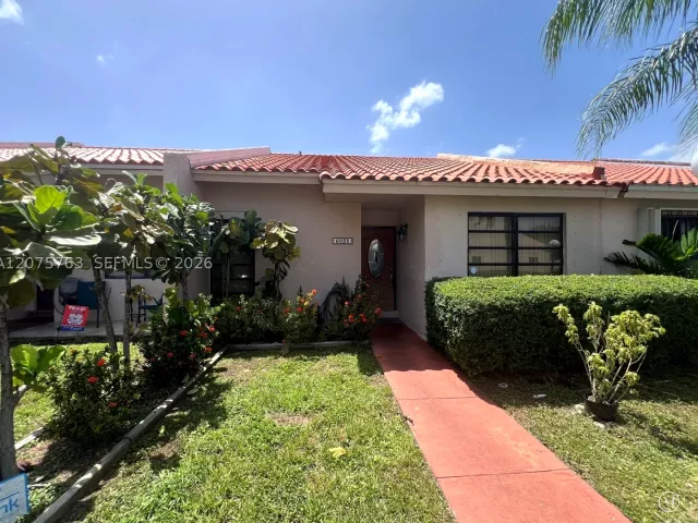 Продажа дома по адресу 6028 SW 147th Pl - фото 9374147