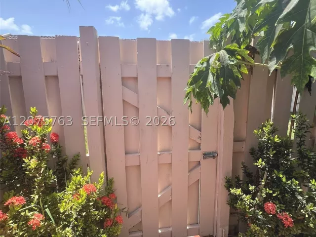 Продажа дома по адресу 6028 SW 147th Pl - фото 9374165