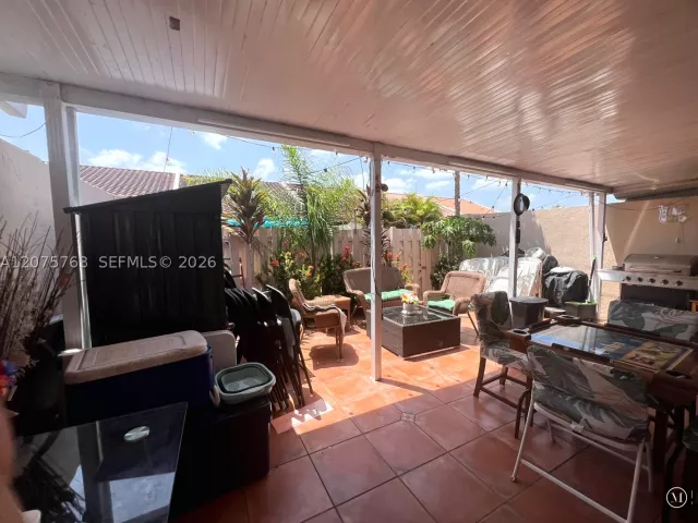 Продажа дома по адресу 6028 SW 147th Pl - фото 9374169