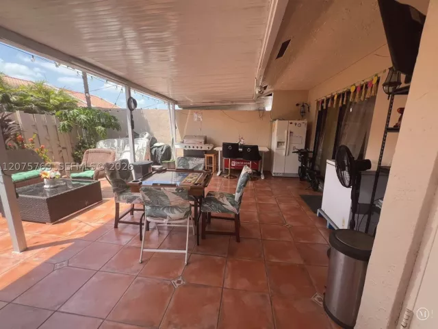 Продажа дома по адресу 6028 SW 147th Pl - фото 9374170