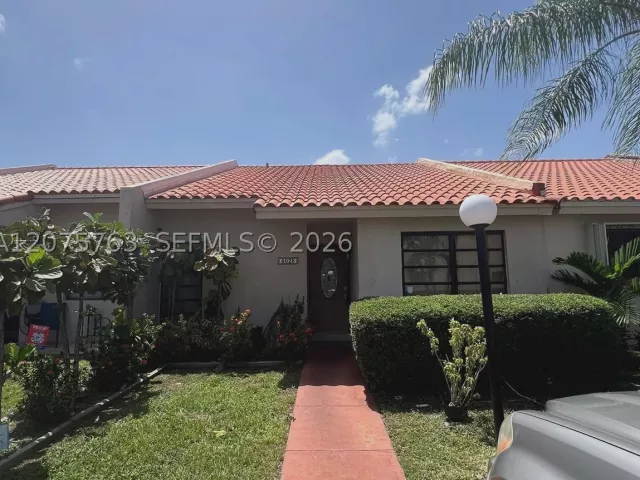 Продажа дома по адресу 6028 SW 147th Pl - фото 9374148